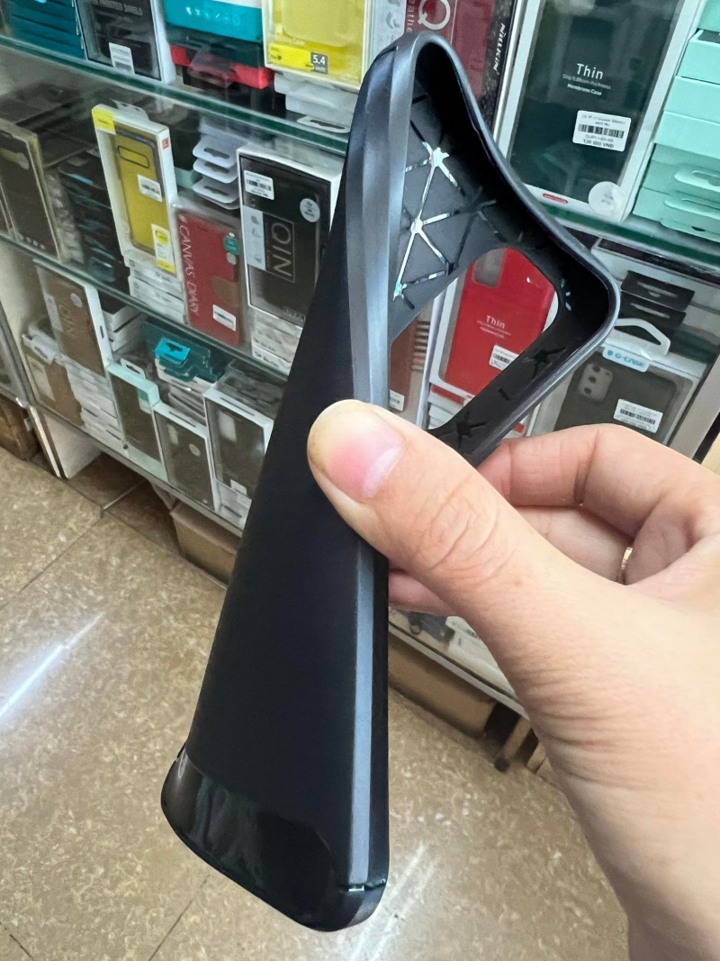 Ốp Lưng Samsung Galaxy A54 5G Hiệu Likgus Dạng Carbon chống sốc được làm bằng chất liệu nhựa mềm cao cấp, thiết kế đẹp đơn giản sang chảnh